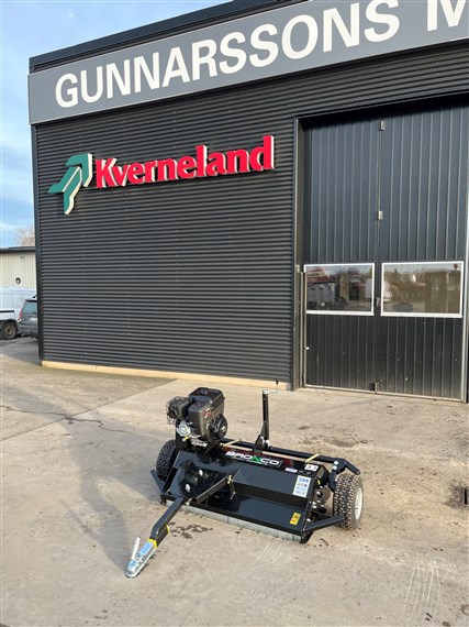 Ny Bronco Slaghack Atvm-120 hos Gunnarssons Maskin ABMed Broncos prisvärda slaghack röjer och trimmar du enkelt och effektivt åkrar, hästhagar, betesmarker eller skogsbilvägen.<br />
Dra den rakt bakom din ATV eller snedställ den åt sidorna för att lättare klippa efter dikeskanter och staket.<br />
Med en B&S motor på 13,5hk och 28 stycken hammarslagor på valsen blir jobbet ordentligt utfört.<br />
Klipphöjden justeras mellan 40-95mm. <br />